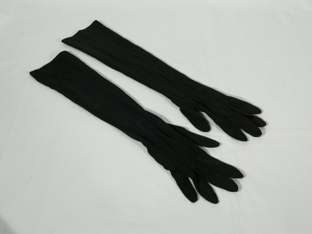 Schwarze Damenhandschuhe (Museumsverband Sachsen-Anhalt CC BY-NC-SA)