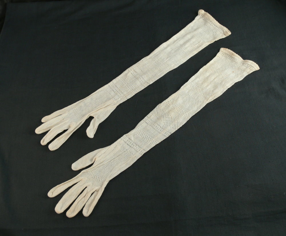 Damen-Handschuhe (Brauthandschuhe?) (Museumsverband Sachsen-Anhalt CC BY-NC-SA)