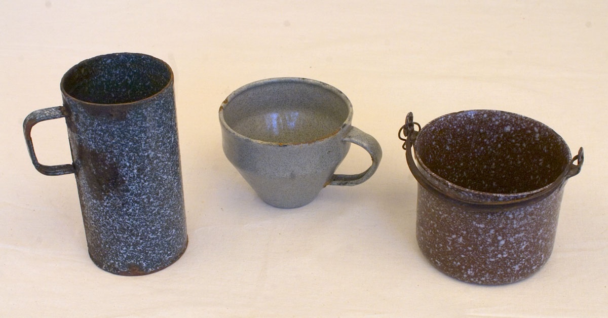 Tasse, grau gesprenkelt, emalliert (Hüttenmuseum Thale CC BY-NC-SA)