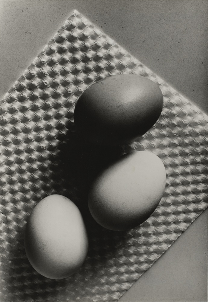 3 Eier auf Wellpapier II (Kulturstiftung Sachsen-Anhalt CC BY-NC-SA)
