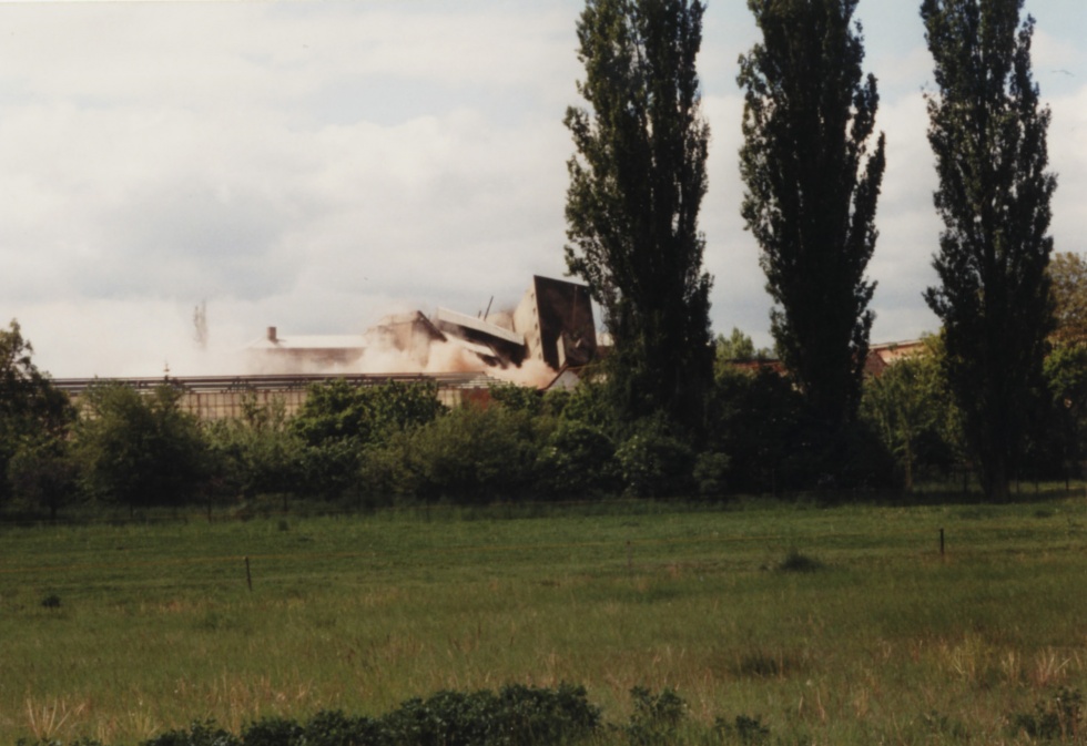 Sprengung Schornstein der ehemaligen Lederfabrik in Wolmirstedt - Bild 7 (Museum Wolmirstedt RR-F)