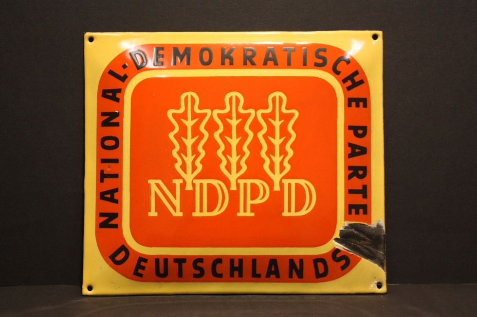 Schild NDPD (Museum Wolmirstedt RR-F)