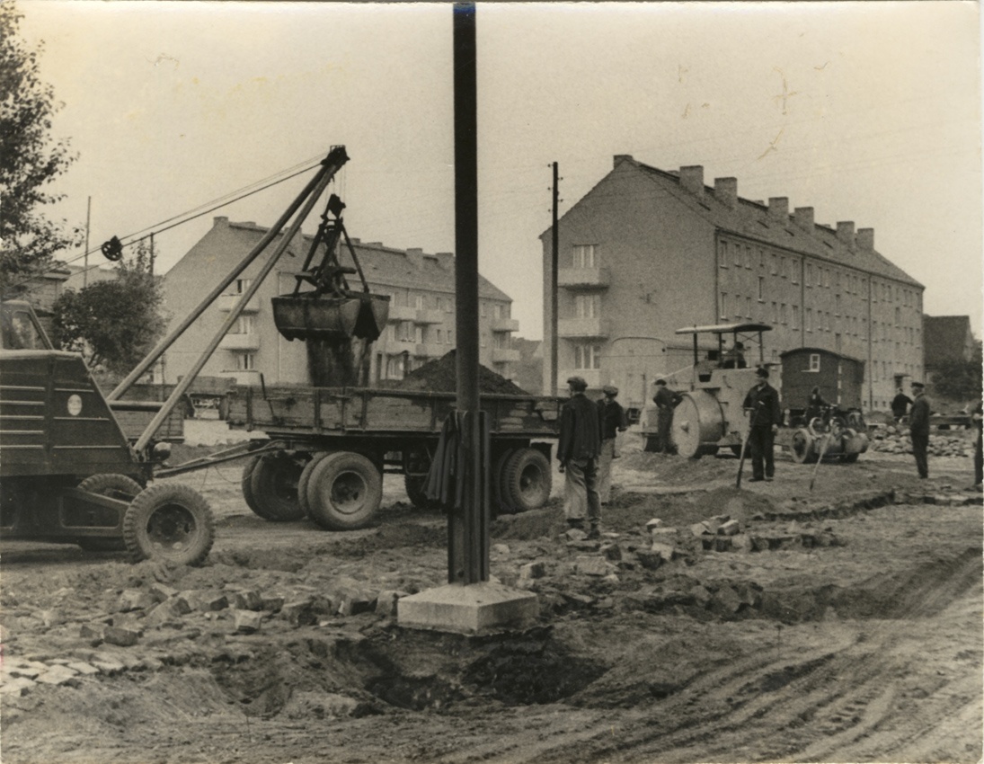 Straßenbauarbeiten, Bauplatz &quot;Zur Grube&quot;, Wolmirstedt (Museum Wolmirstedt RR-F)