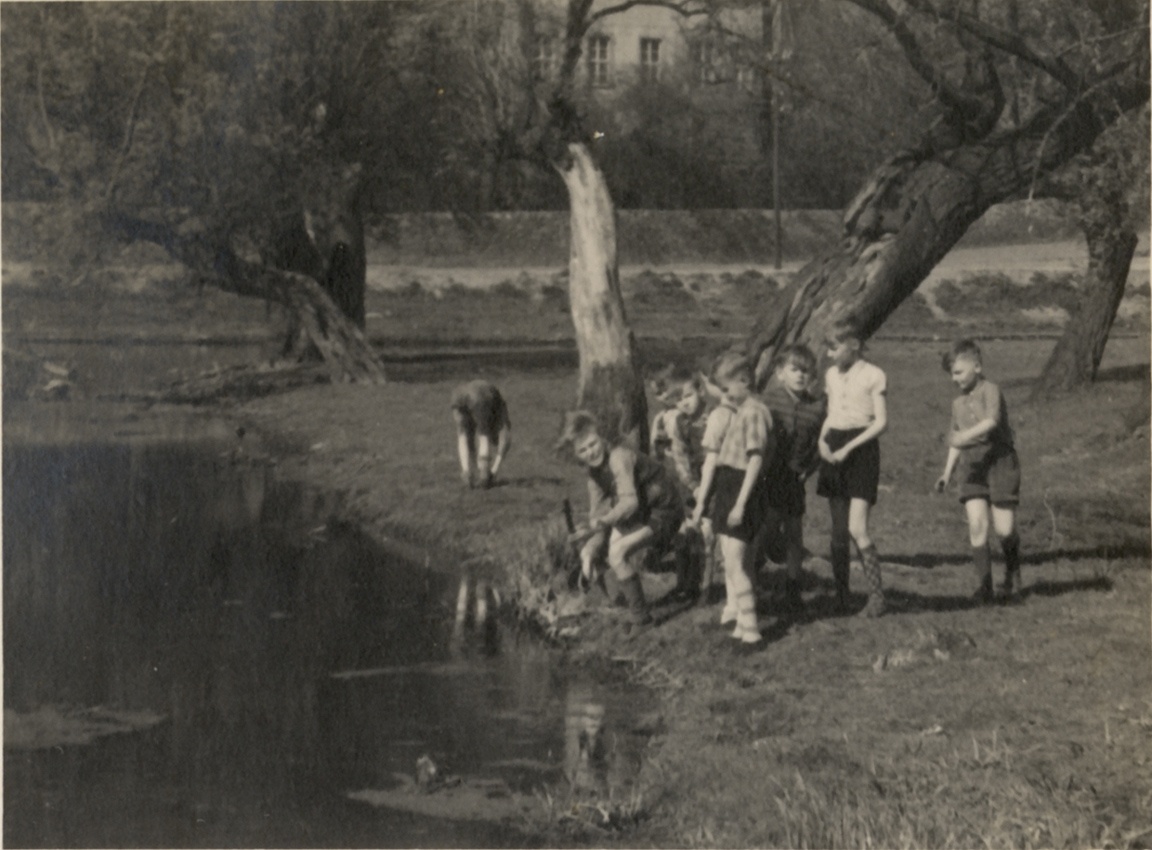 Gruppenbild Kinder beim Spielen (Museum Wolmirstedt RR-F)