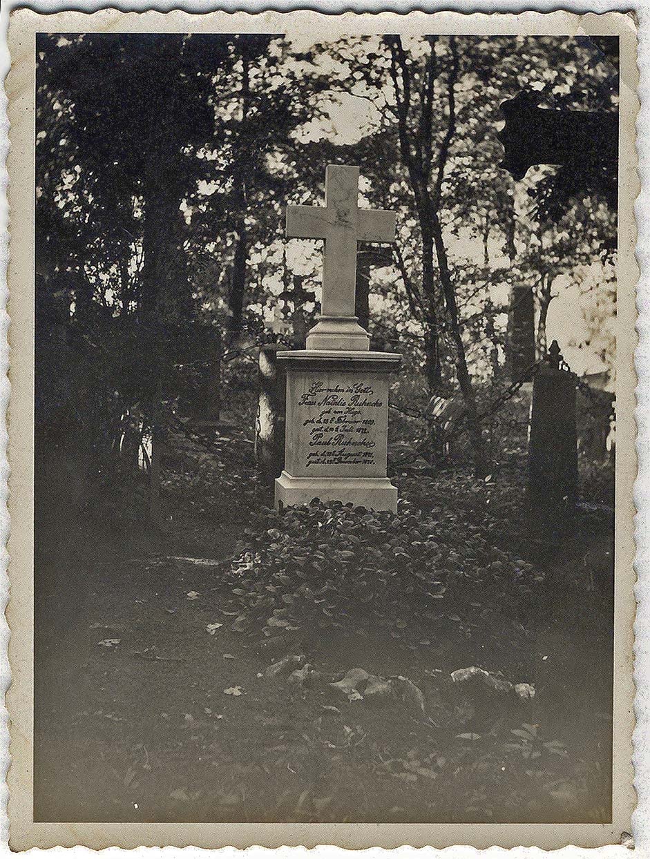 Grabstein Natalie und Paul Ruhncke, Johannisfriedhof, Riga (Museum Wolmirstedt RR-F)
