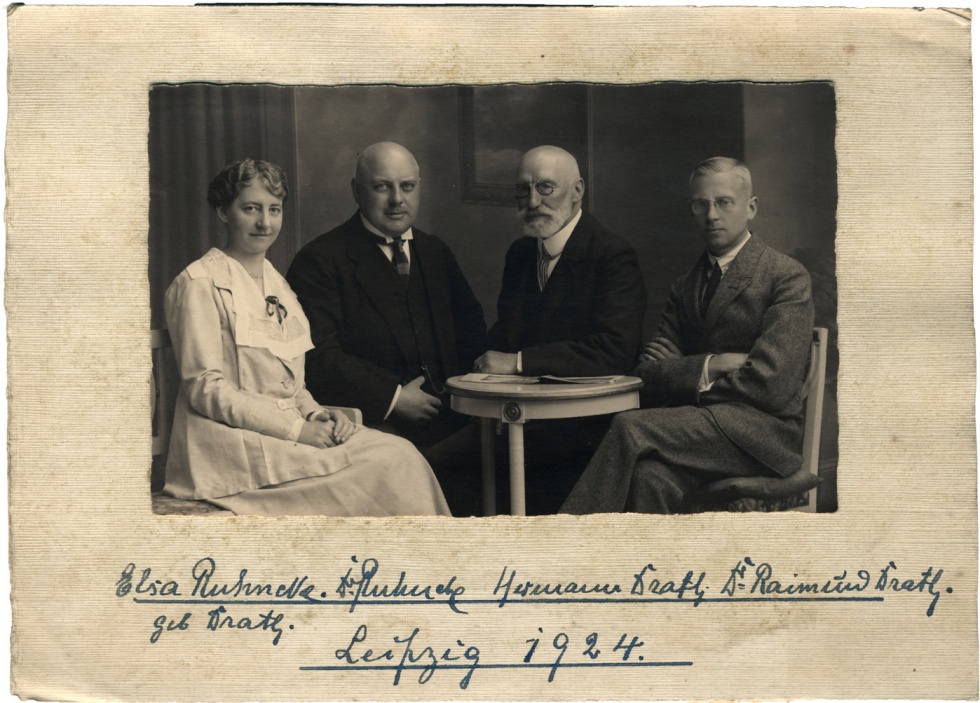 Familien Porträt von Walther Ruhncke und seiner Frau Else mit deren Verwandschaft (Museum Wolmirstedt RR-F)