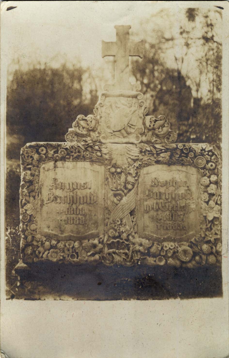Grabstein von Sophie und August Burhold (Museum Wolmirstedt RR-F)