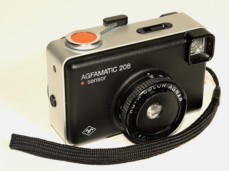 Kleinbildkamera &quot;Agfamatic 208 sensor&quot; (Industrie- und Filmmuseum Wolfen CC BY-NC-SA)