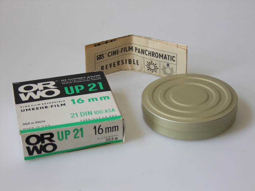 S/w Umkehr-Film ORWO UP 21, 16 mm (Industrie- und Filmmuseum Wolfen CC BY-NC-SA)