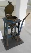 Teigteilmaschine (Stadtmuseum Halle CC BY-NC-SA)
