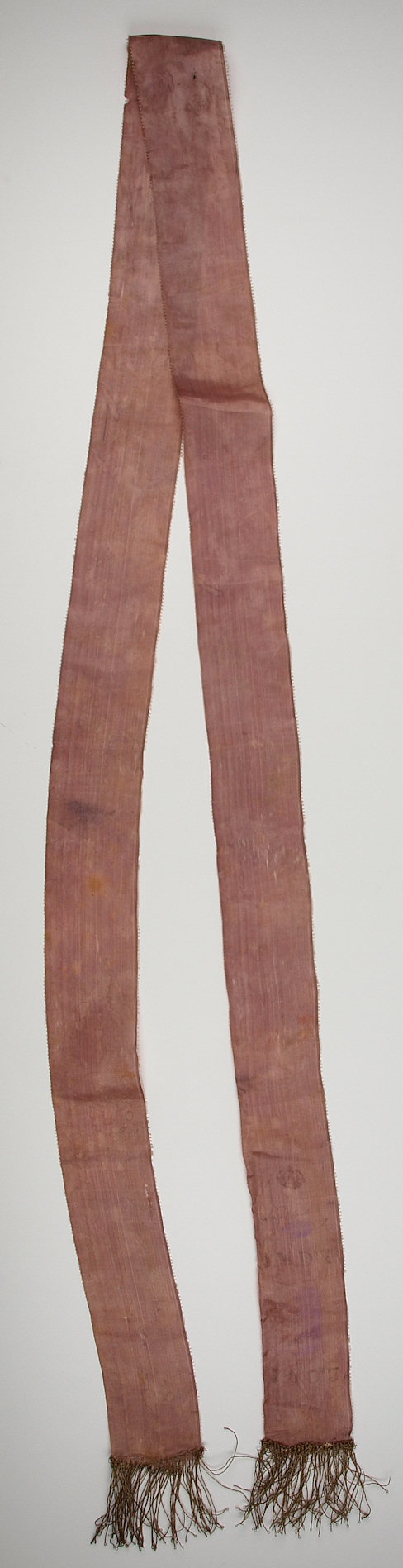 Seidenband mit Tinte beschriftet (stark verblichen), 1803 (Museum Weißenfels - Schloss Neu-Augustusburg CC BY-NC-SA)
