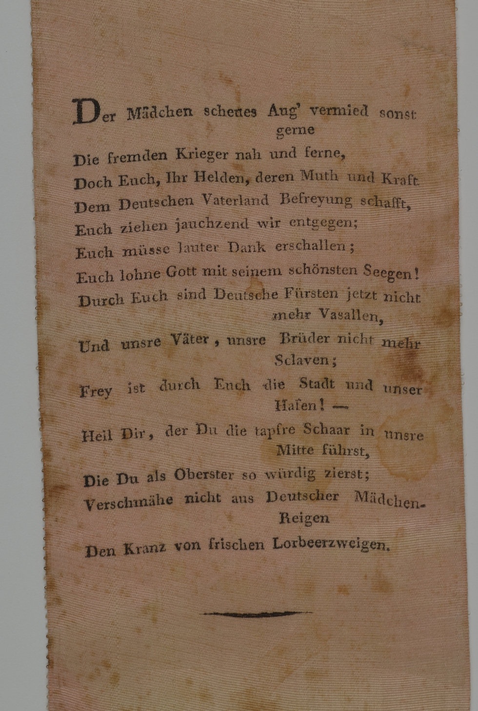 Rose Band mit Huldigungsgedicht (Museum Weißenfels - Schloss Neu-Augustusburg CC BY-NC-SA)