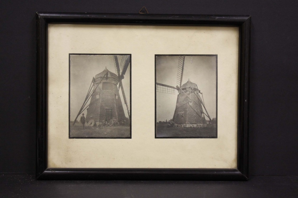 Fotografie, gerahmt, Mann an einer Windmühle (2 Fotografien) (Museum Wolmirstedt RR-F)