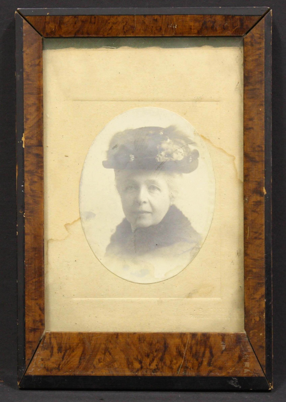 Fotografie, gerahmt, ältere Frau mit Hut (Museum Wolmirstedt RR-F)