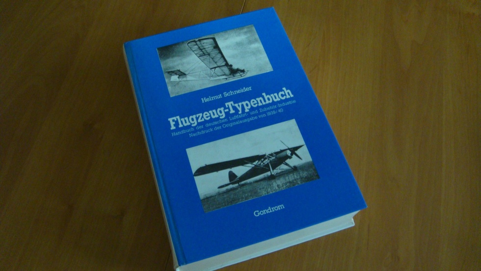 Flugzeug-Typenbuch (Heimatmuseum Alten CC BY-NC-SA)
