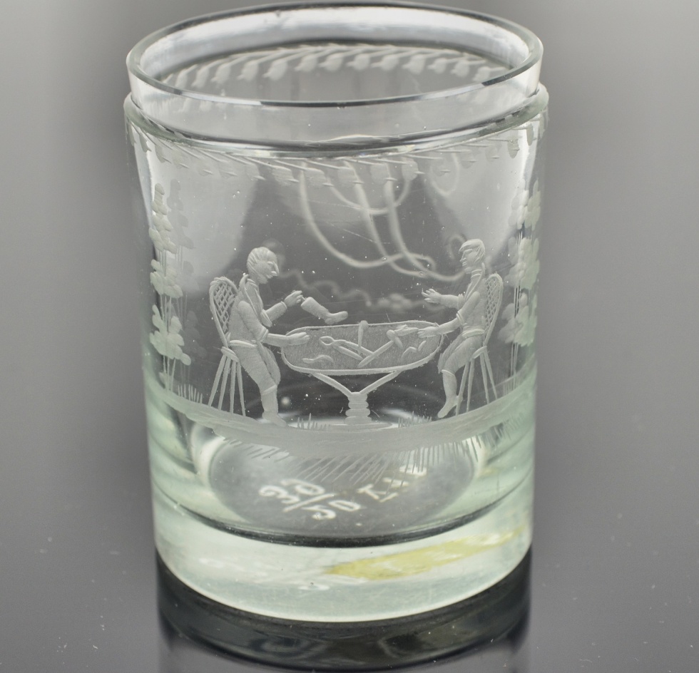 Becherglas mit Schuhmachermotiv, um 1820 (Museum Weißenfels - Schloss Neu-Augustusburg CC BY-NC-SA)