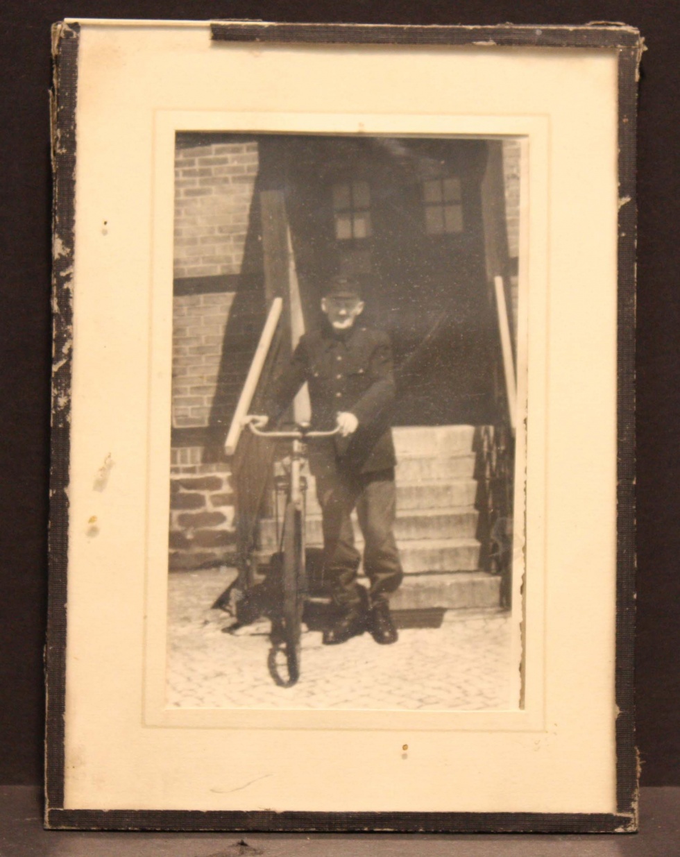 Fotografie, verglast, Mann mit Fahrrad (Museum Wolmirstedt RR-F)