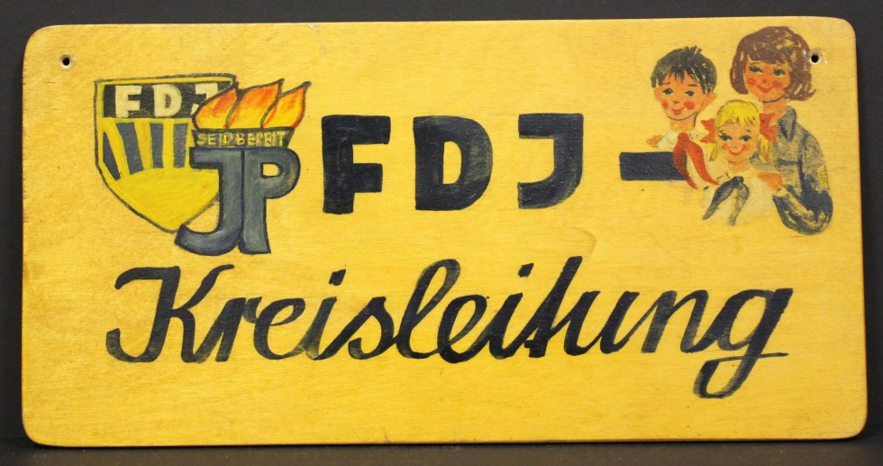 Schild, FDJ (Museum Wolmirstedt RR-F)
