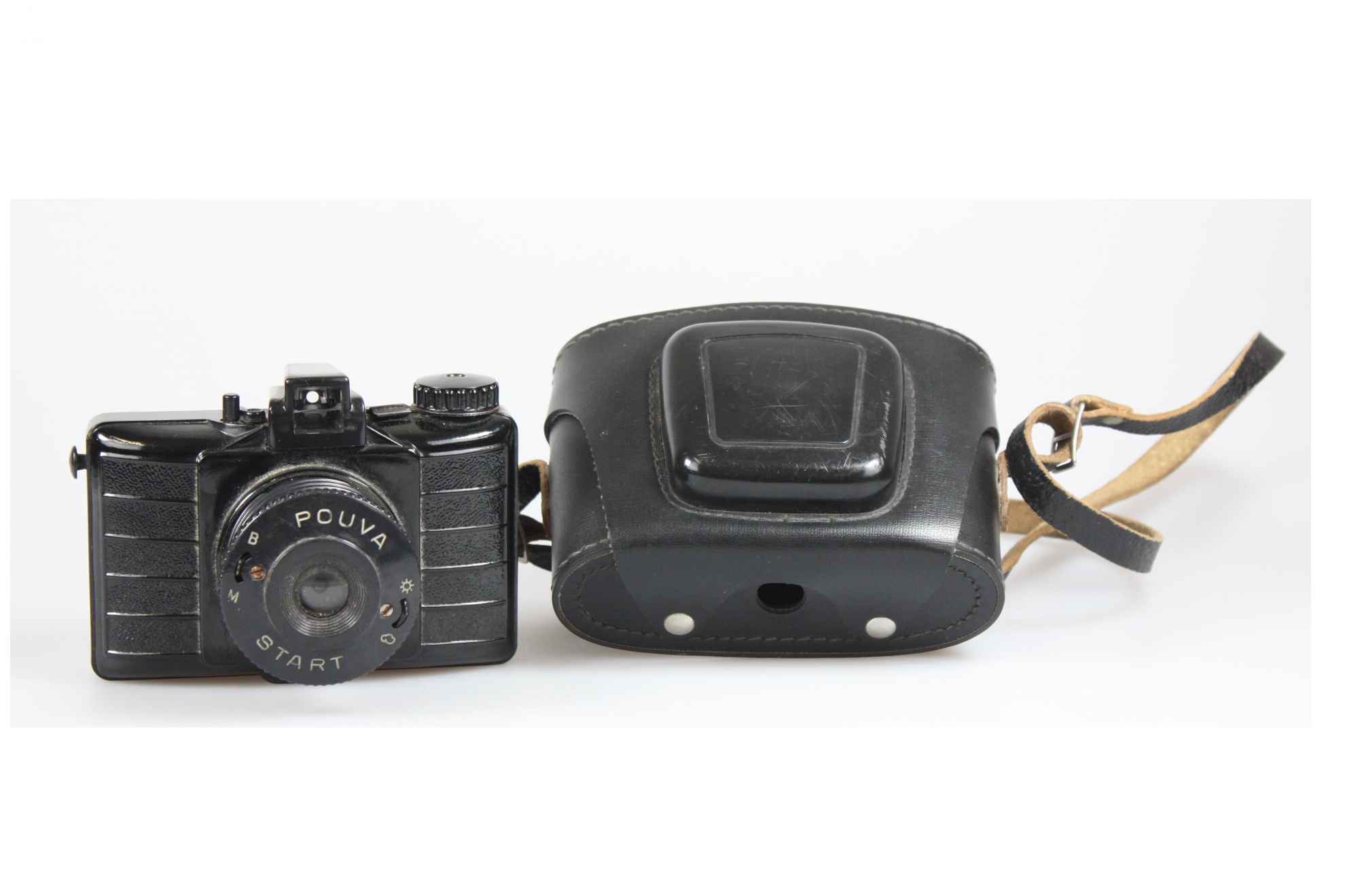 Kamera, Pouva Start, mit schwarzer Tasche (Museum Wolmirstedt RR-F)