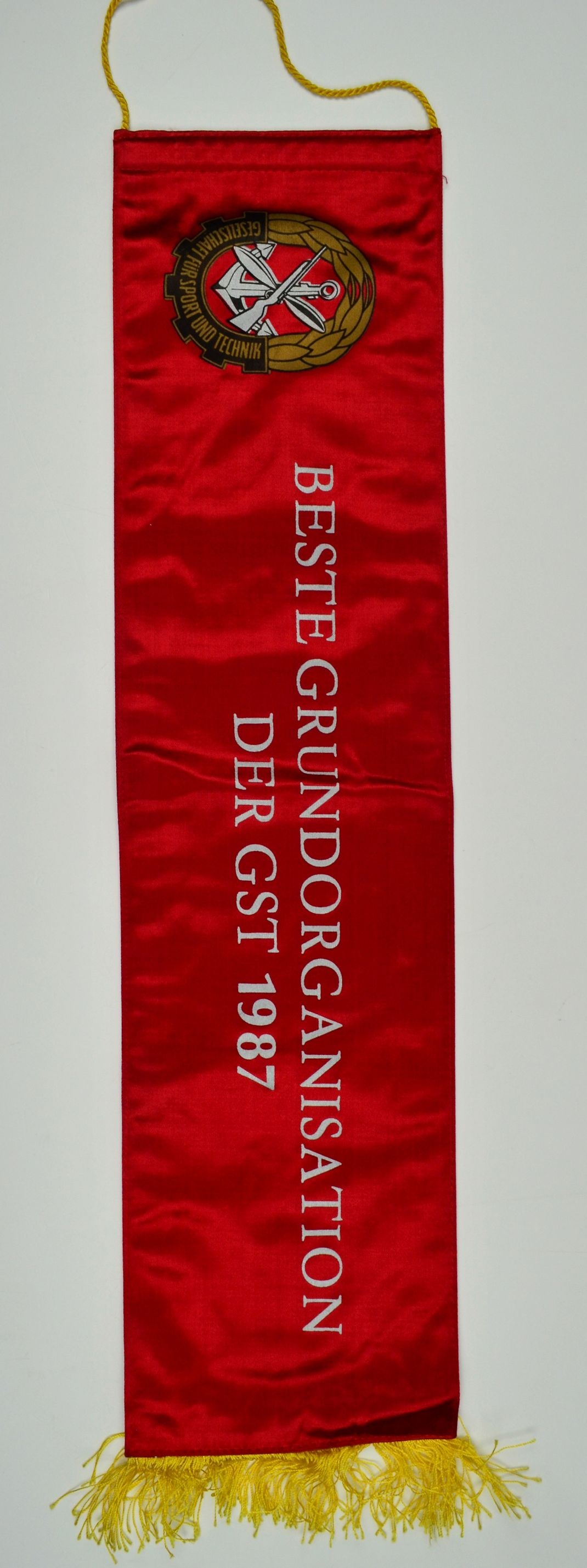 Fahnenband der GST Weißenfels 1987 (Museum Weißenfels - Schloss Neu-Augustusburg CC BY-NC-SA)