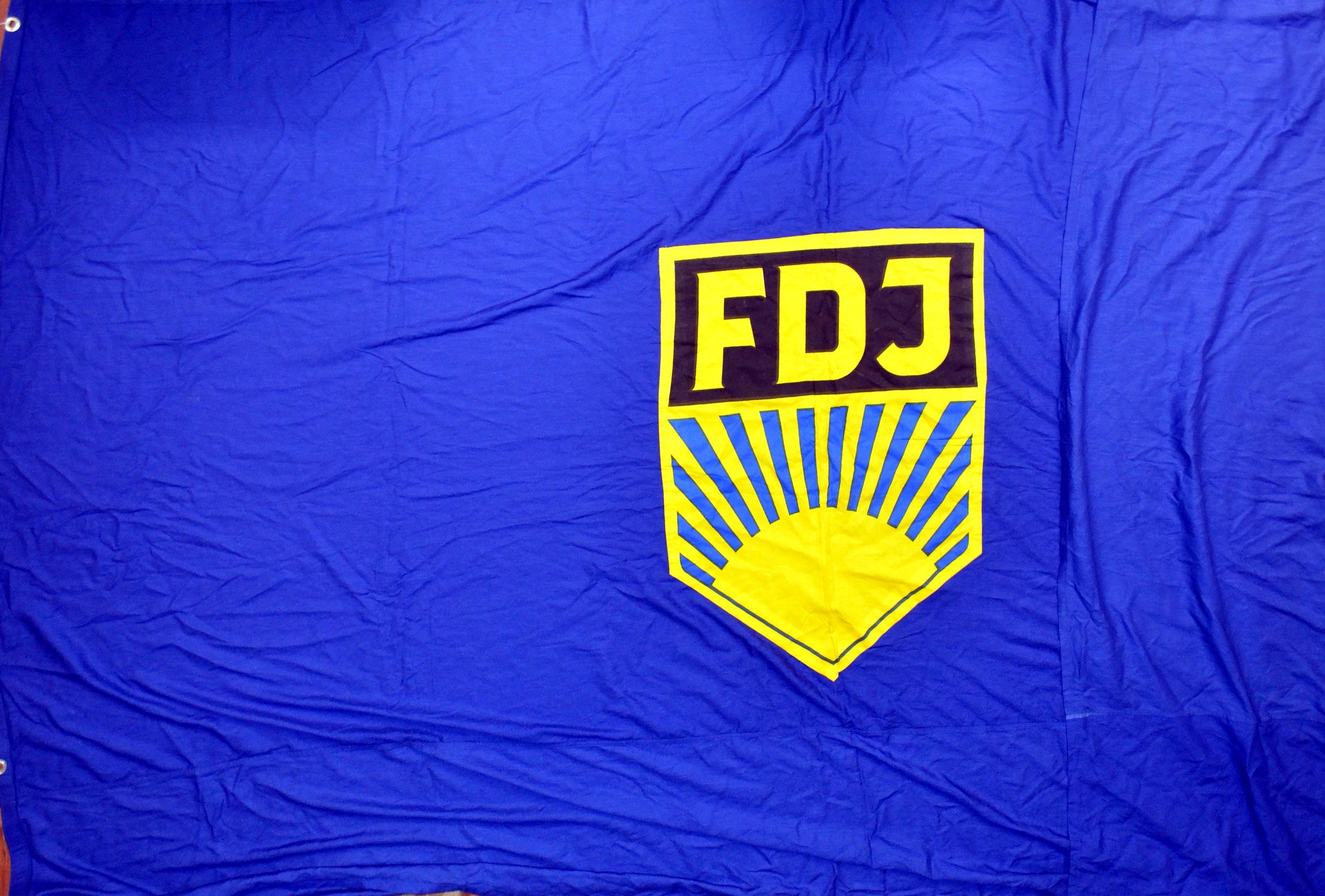 Fahne der FDJ Weißenfels ca. 1970-1990 (Museum Weißenfels - Schloss Neu-Augustusburg CC BY-NC-SA)