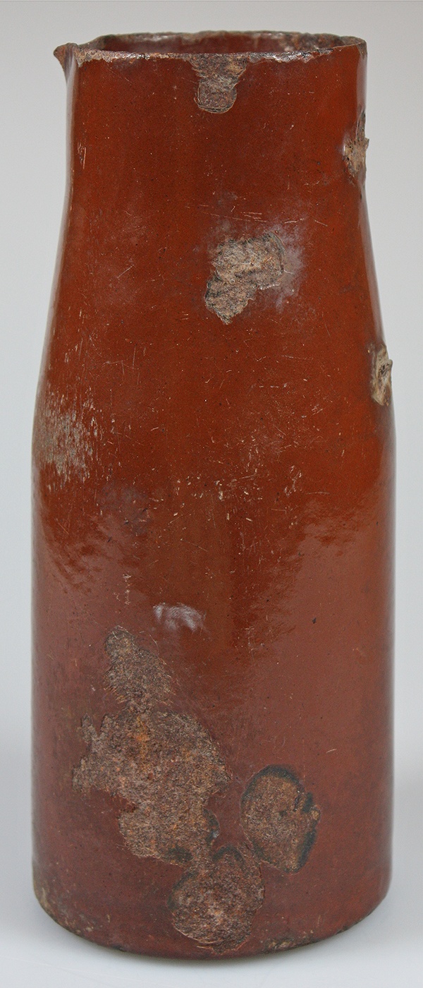 Krug, braun, aus Granathülse hergestellt (Museum Wolmirstedt RR-F)