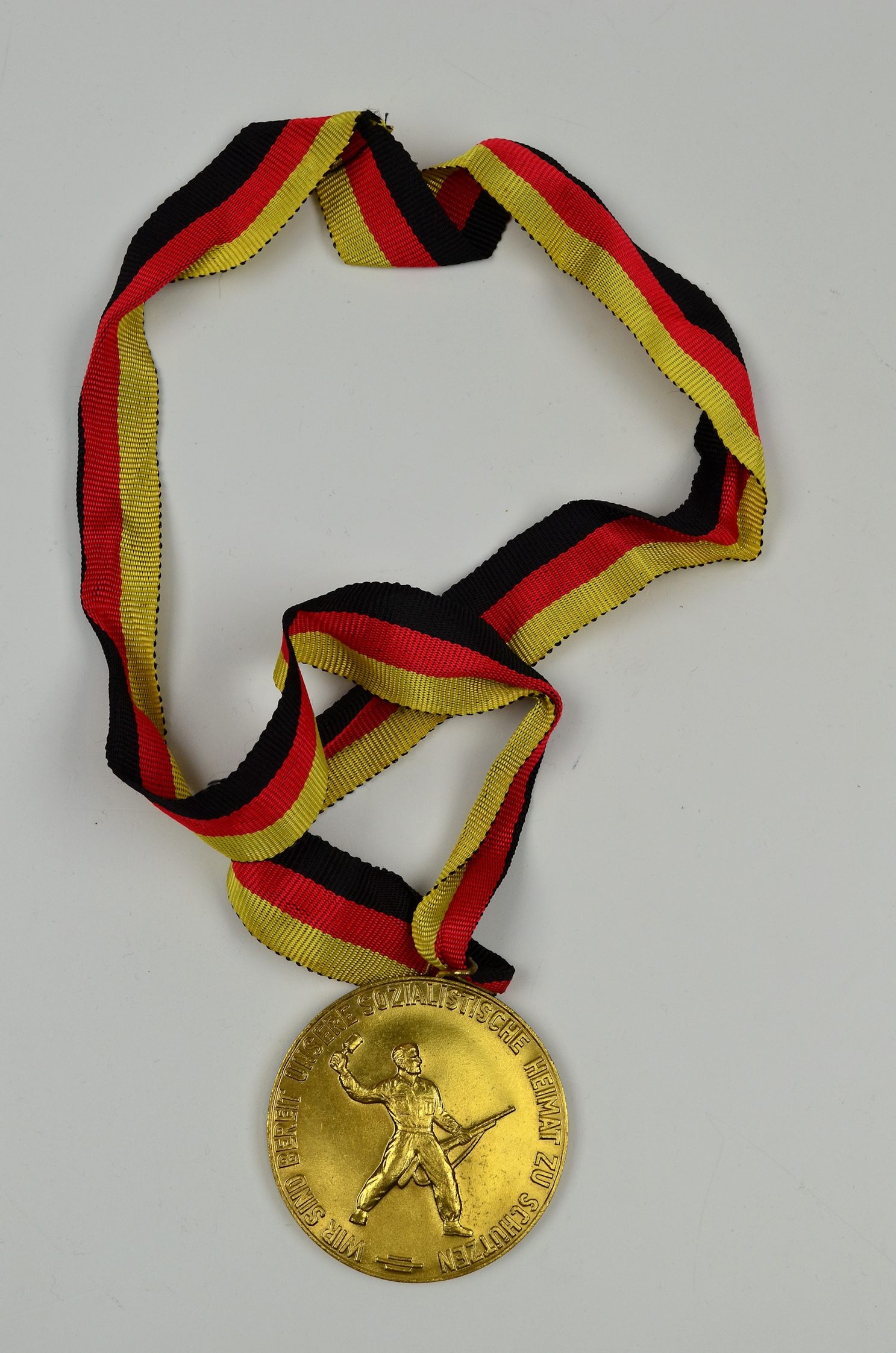 Goldmedaille der GST Weißenfels ca. 1960-1990 (Museum Weißenfels - Schloss Neu-Augustusburg CC BY-NC-SA)