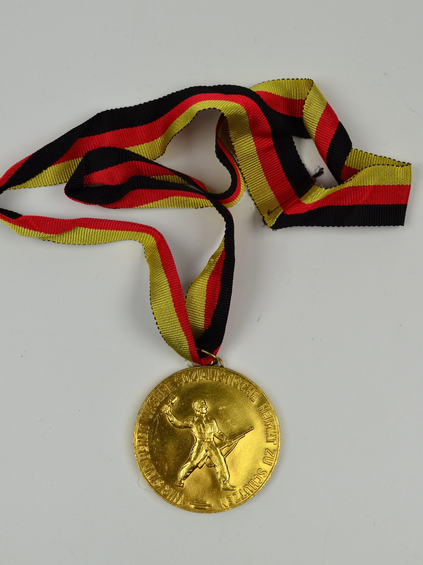 Goldmedaille der GST Weißenfels ca. 1960-1990 (Museum Weißenfels - Schloss Neu-Augustusburg CC BY-NC-SA)