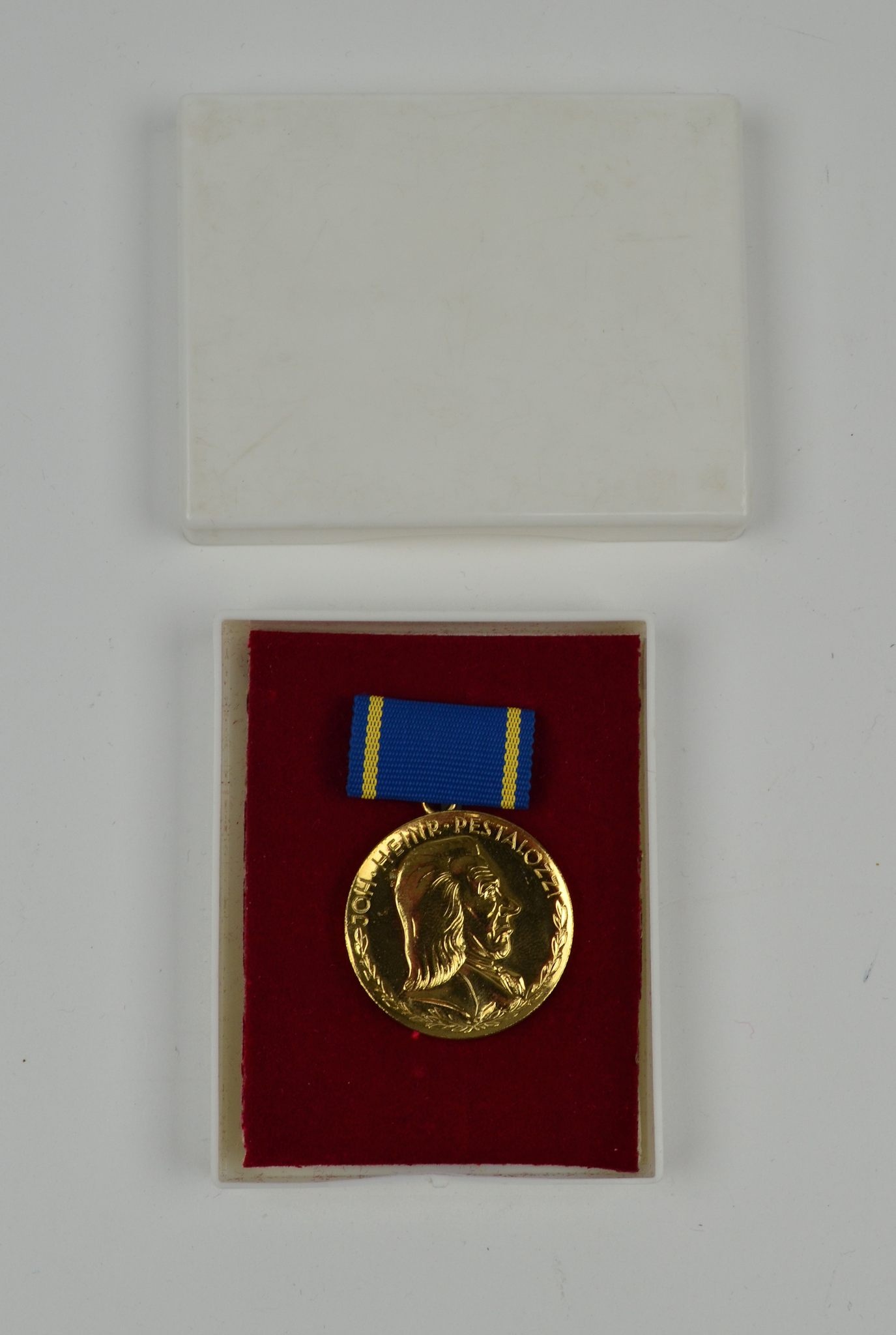 Pestalozzi-Medaille für treue Dienste 1966-1973 (Museum Weißenfels - Schloss Neu-Augustusburg CC BY-NC-SA)