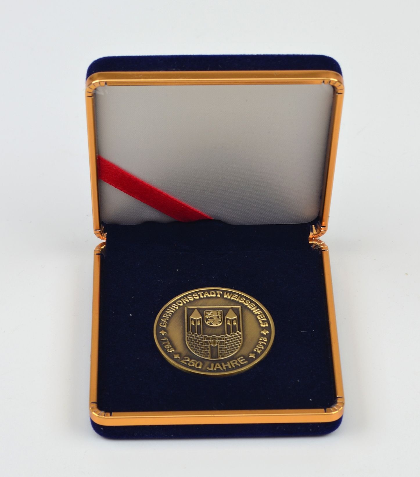 Medaille zum Jubiläum 250 Jahre Garnisonsstadt Weißenfels 2013 (Museum Weißenfels - Schloss Neu-Augustusburg CC BY-NC-SA)