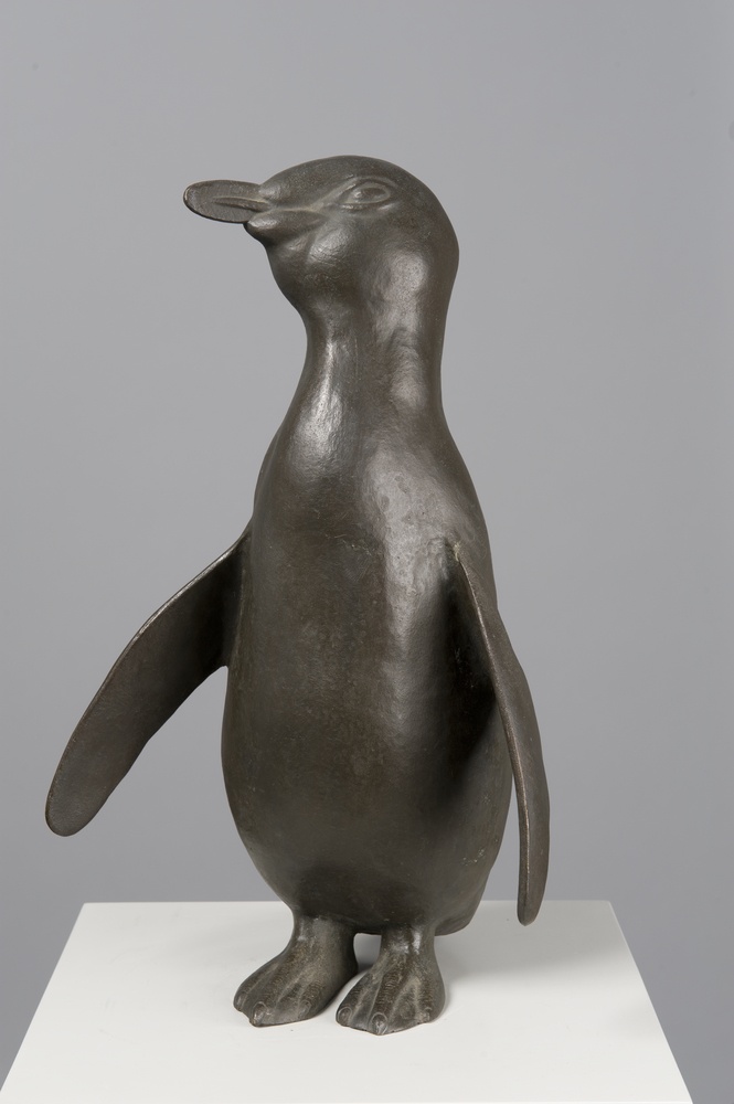 Pinguin mit leicht nach rechts gedehtem Kopf (Kulturstiftung Sachsen-Anhalt, Wieland Krause RR-F)