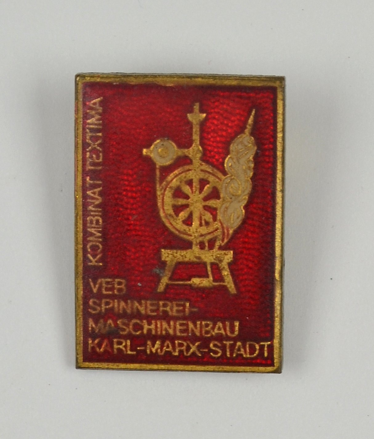 Abzeichen VEB Spinnerei-Maschinenbau Karl-Marx-Stadt Kombinat Textima ca. 1978-1990 (Museum Weißenfels - Schloss Neu-Augustusburg CC BY-NC-SA)