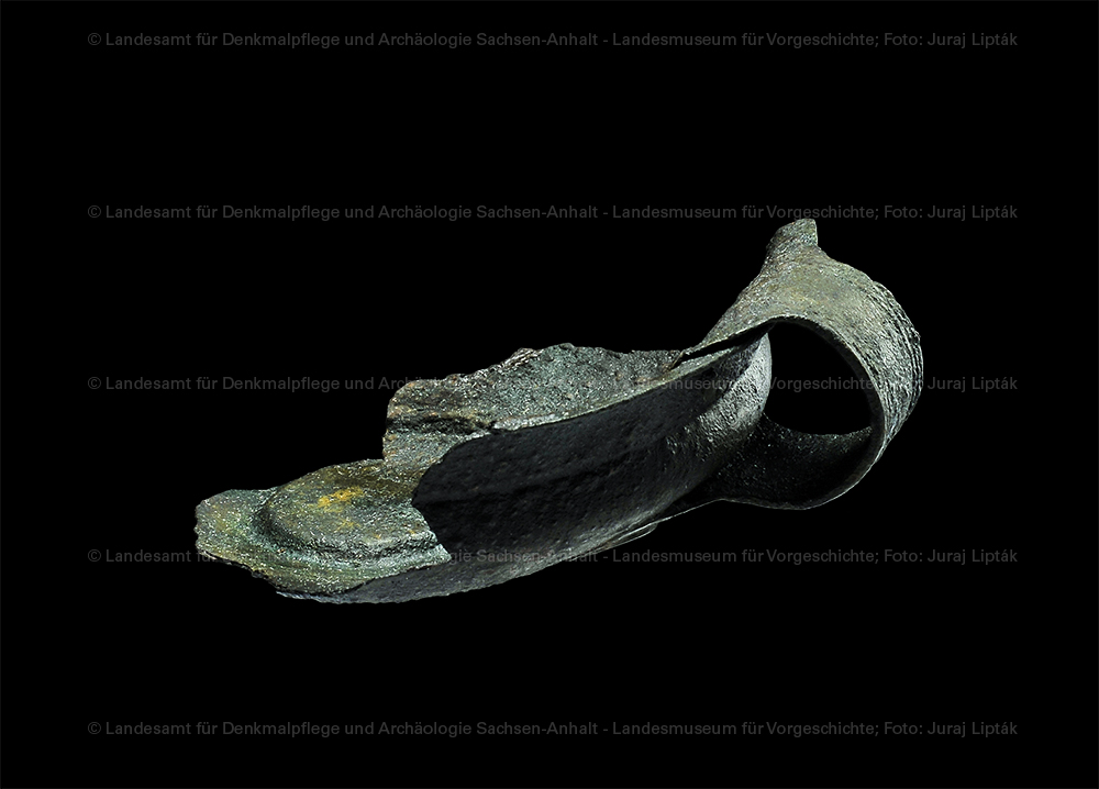 Bronzetasse aus dem Depotfund II von Braunsbedra, Saalekreis (Landesamt für Denkmalpflege und Archäologie Sachsen-Anhalt - Landesmuseum für Vorgeschichte RR-F)
