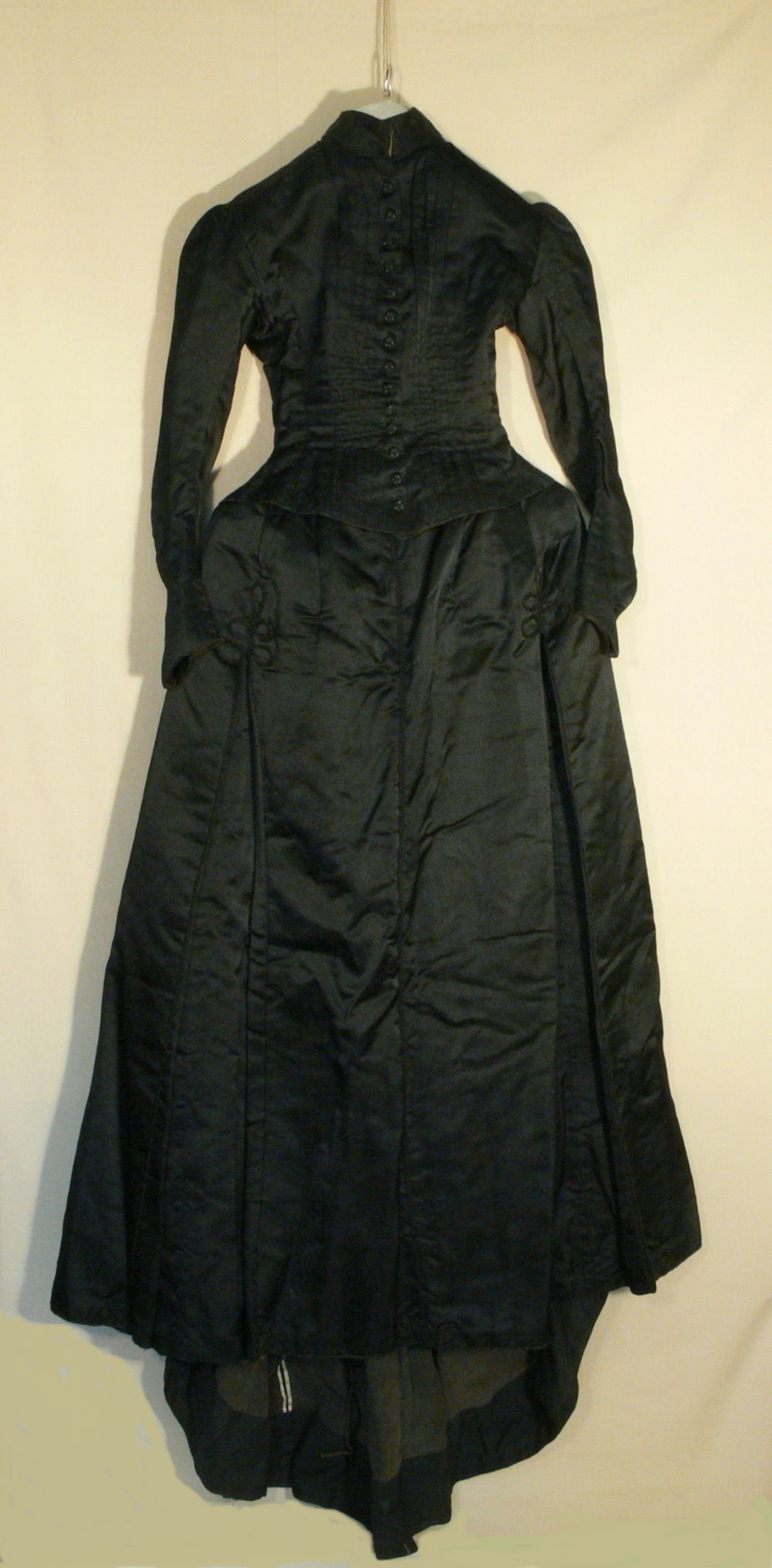 Zweiteiliges schwarzes Damenkleid (Museumsverband Sachsen-Anhalt e. V. CC BY-NC-SA)