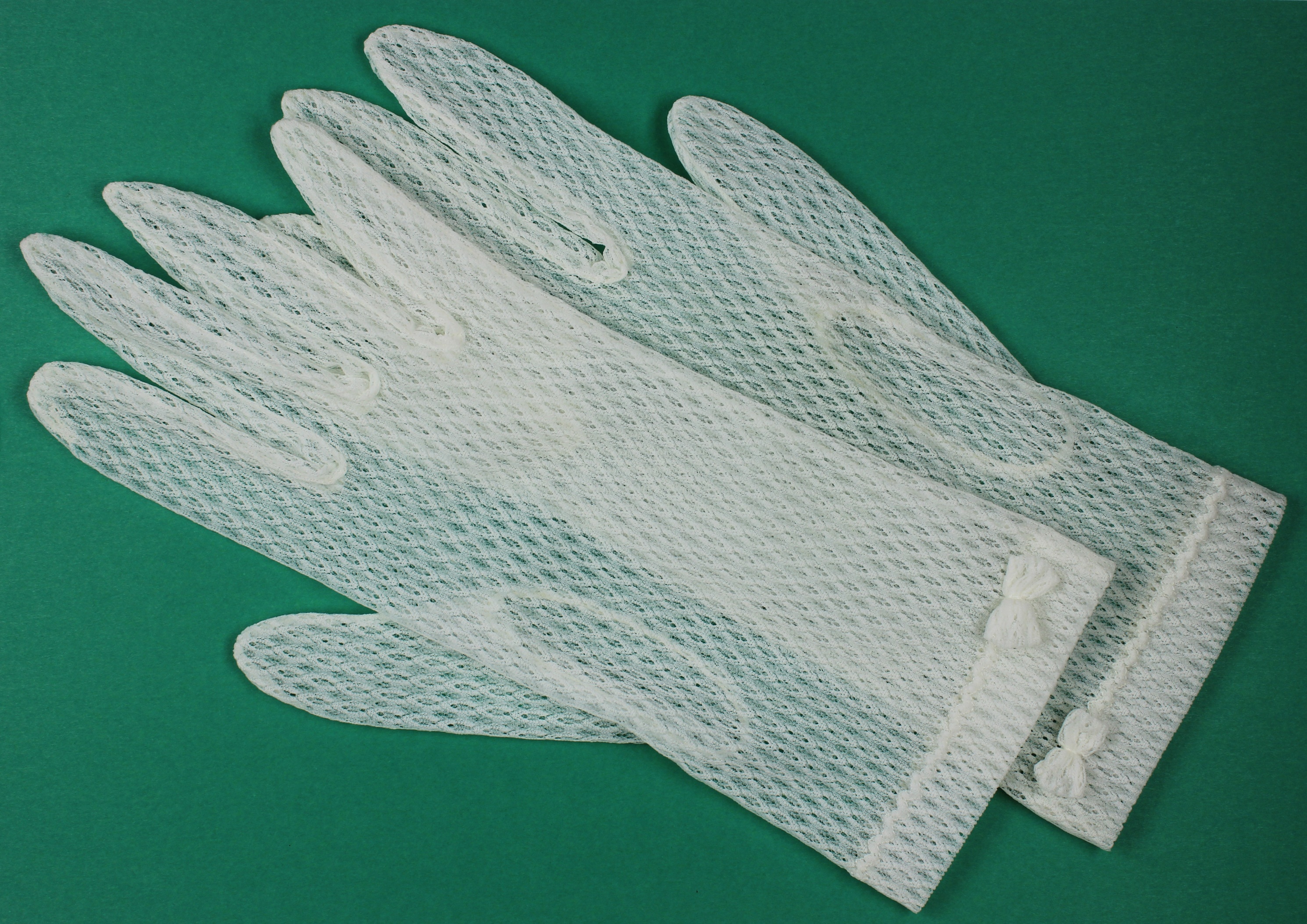 Damenhandschuh, weiß (Museum Wolmirstedt RR-F)