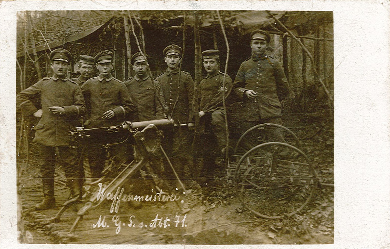 Fotopostkarte mit Soldatengruppe der &quot;Waffenmeisterei M.G.S. s. Abt. 71&quot; (Museum Wolmirstedt RR-F)