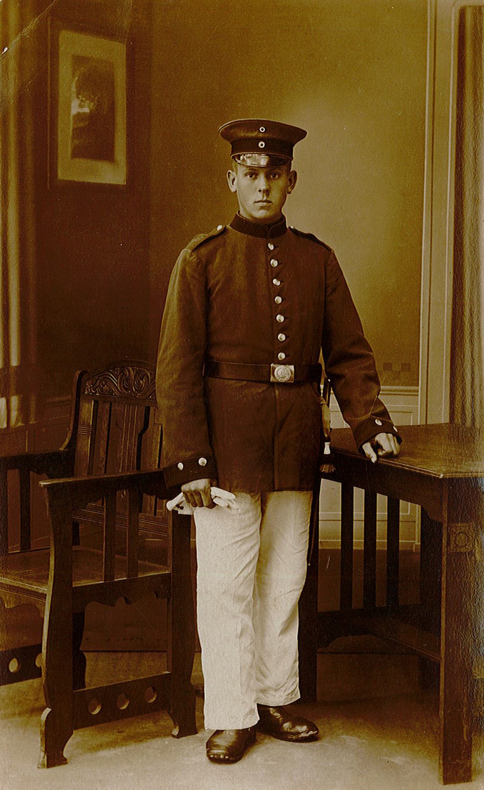 Fotopostkarte mit Porträt eines Soldaten in Gardeuniform (Studioaufnahme) (Museum Wolmirstedt RR-F)