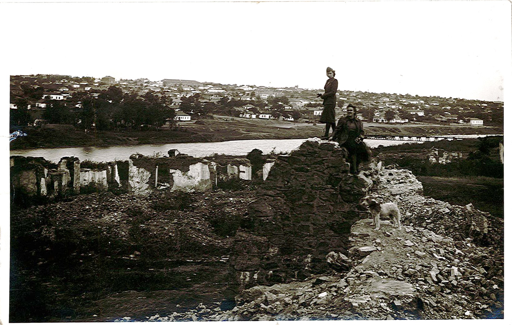 Landschaftsaufnahme mit Ruinen im ukrainischen Perwomaisk, 17.10.1942 (Museum Wolmirstedt RR-F)