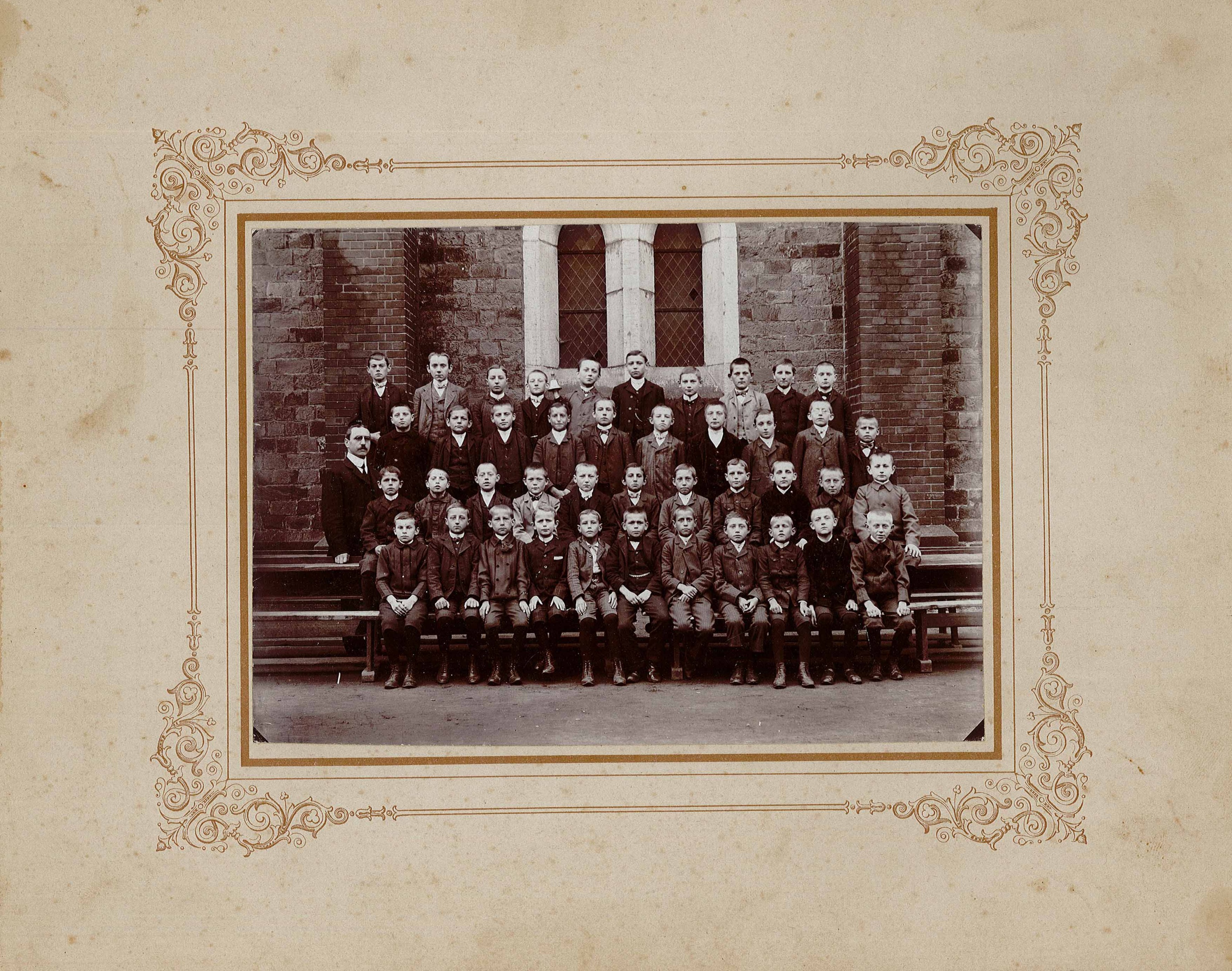 Gruppenfoto einer Jungen-Schulklasse, Stadtschule Wolmirstedt, Anfang 20 Jh.? (Museum Wolmirstedt RR-F)