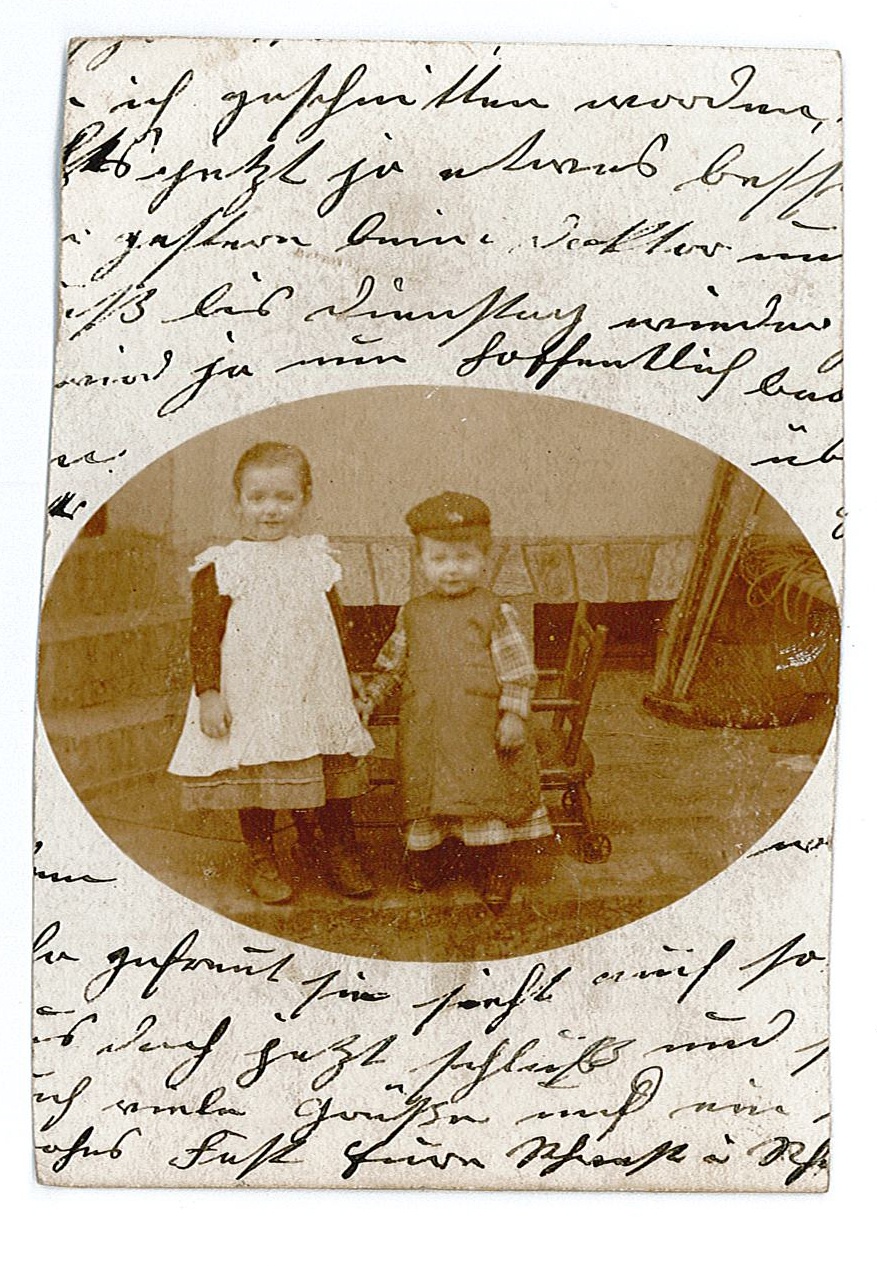 Porträtfotografie zweier kleiner Kinder (Studioaufnahme) (Museum Wolmirstedt RR-F)