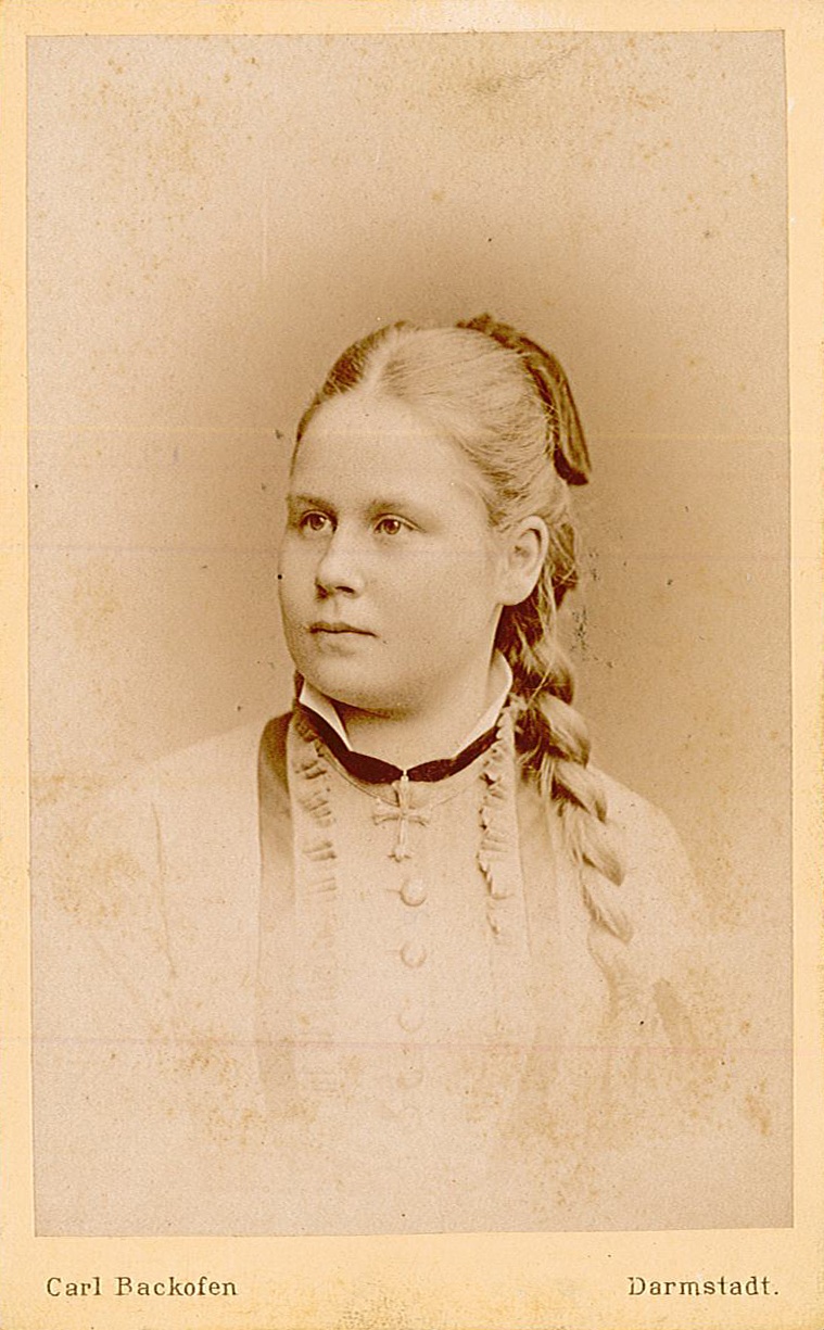 Porträtfotografie eines jungen Mädchens (Studioaufnahme) (Museum Wolmirstedt RR-F)