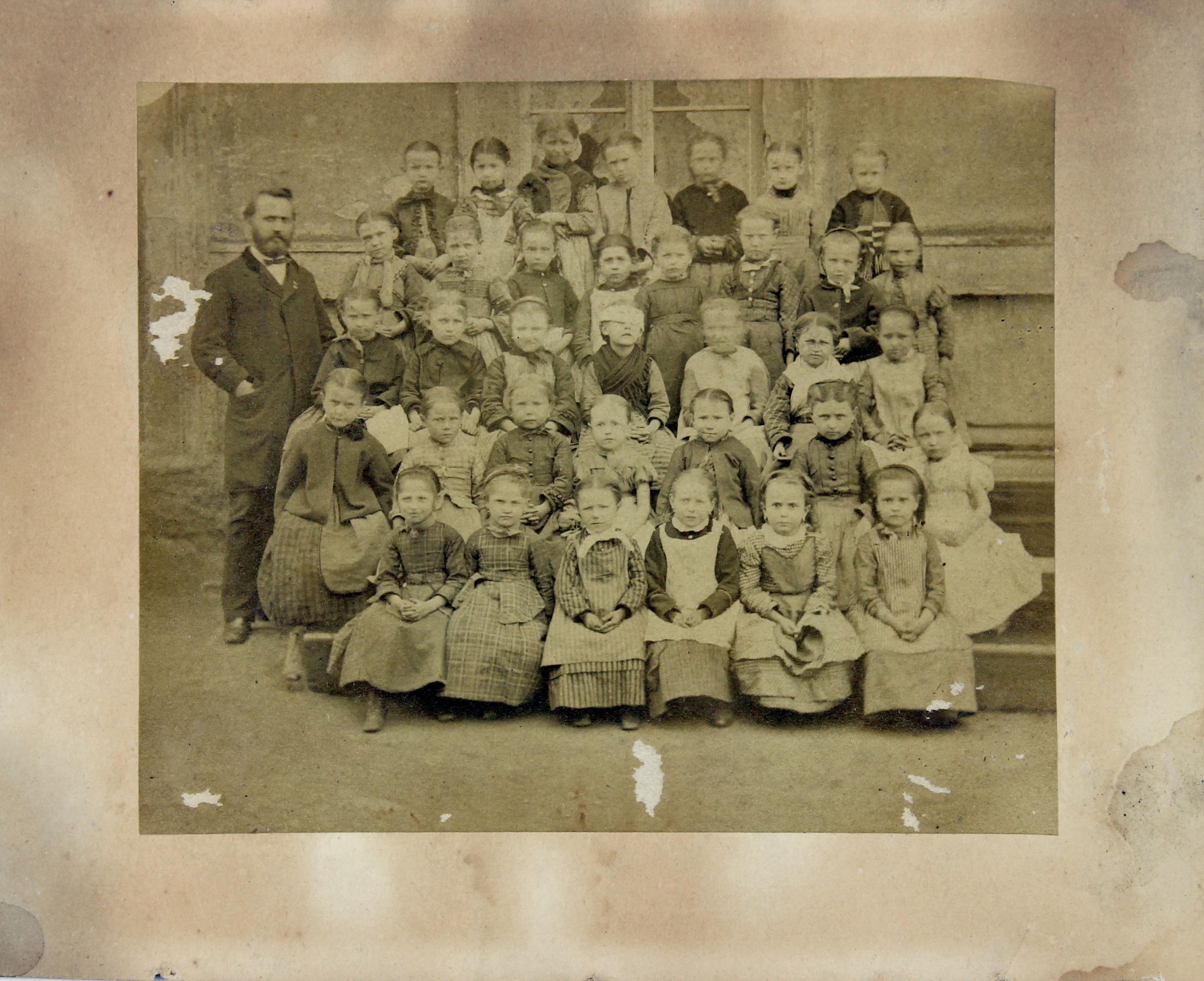 Gruppenfoto einer Wolmirstedter Schulklasse (um 1875-1880) (Museum Wolmirstedt RR-F)