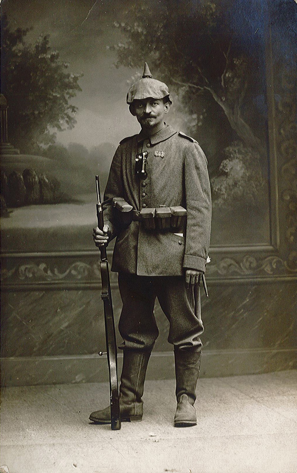 Fotopostkarte mit Porträtbild eines Soldaten der Kaiserlichen Armee (Museum Wolmirstedt RR-F)