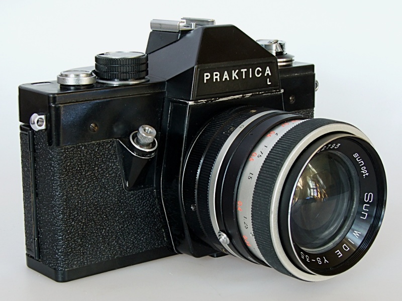 Kleinbildkamera "Praktica L schwarz" (Industrie- und Filmmuseum Wolfen CC BY-NC-SA)