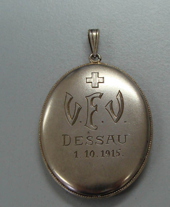 Anhänger: Auszeichnung des Vaterländischen Frauen – Vereins Dessau (Museum für Stadtgeschichte Dessau CC BY-NC-SA)