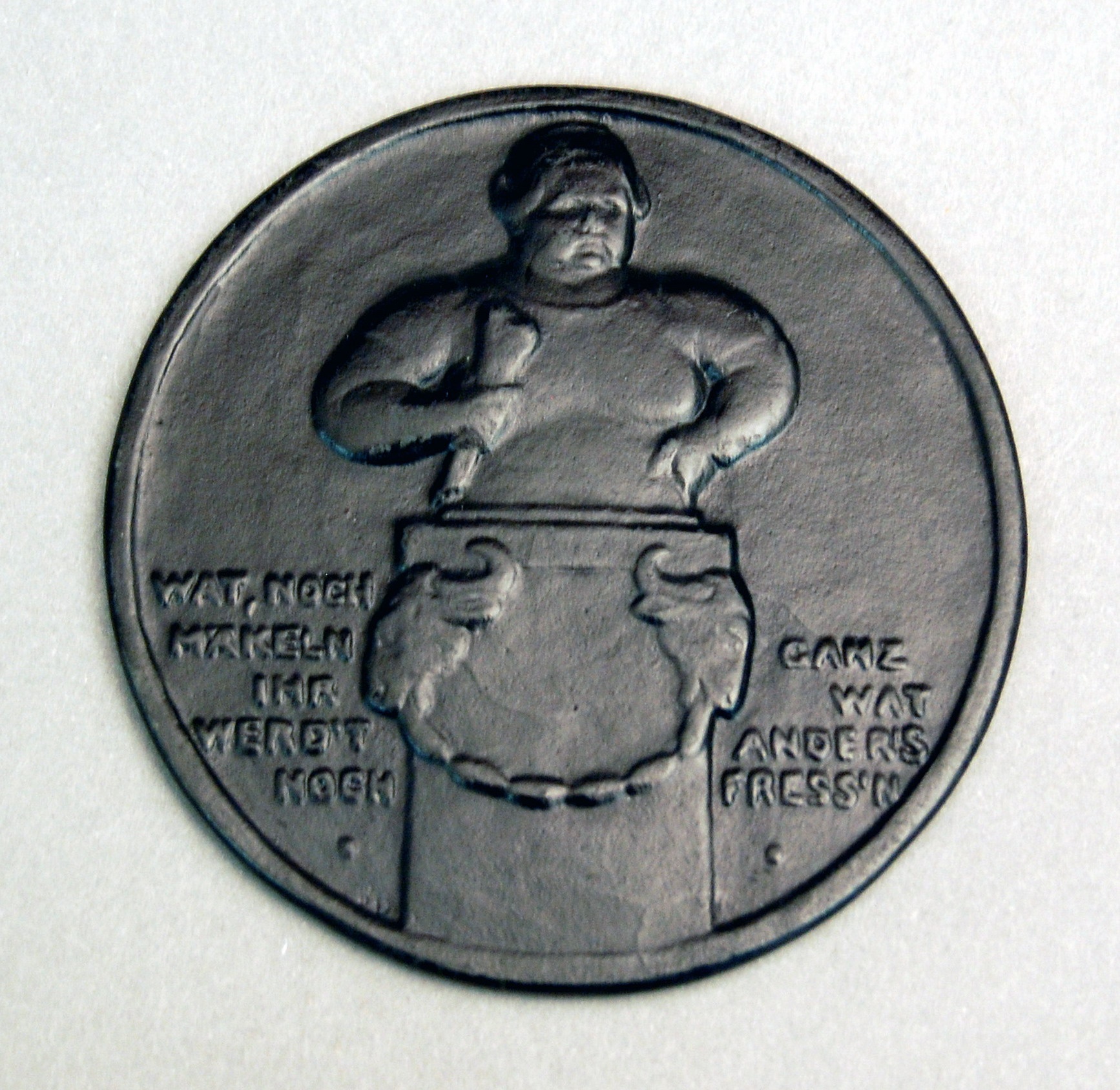 Medaille „Den Wucherern unter den Schlächtern 1916“ (Museum für Stadtgeschichte Dessau CC BY-NC-SA)