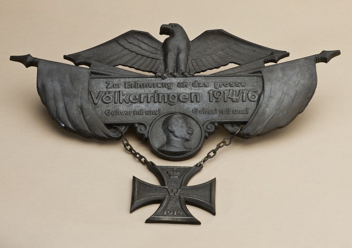 Eisenplakette  „Zur Erinnerung an das große Völkerringen 1914/16“ (Heimatmuseum Zörbig CC BY-NC-SA)