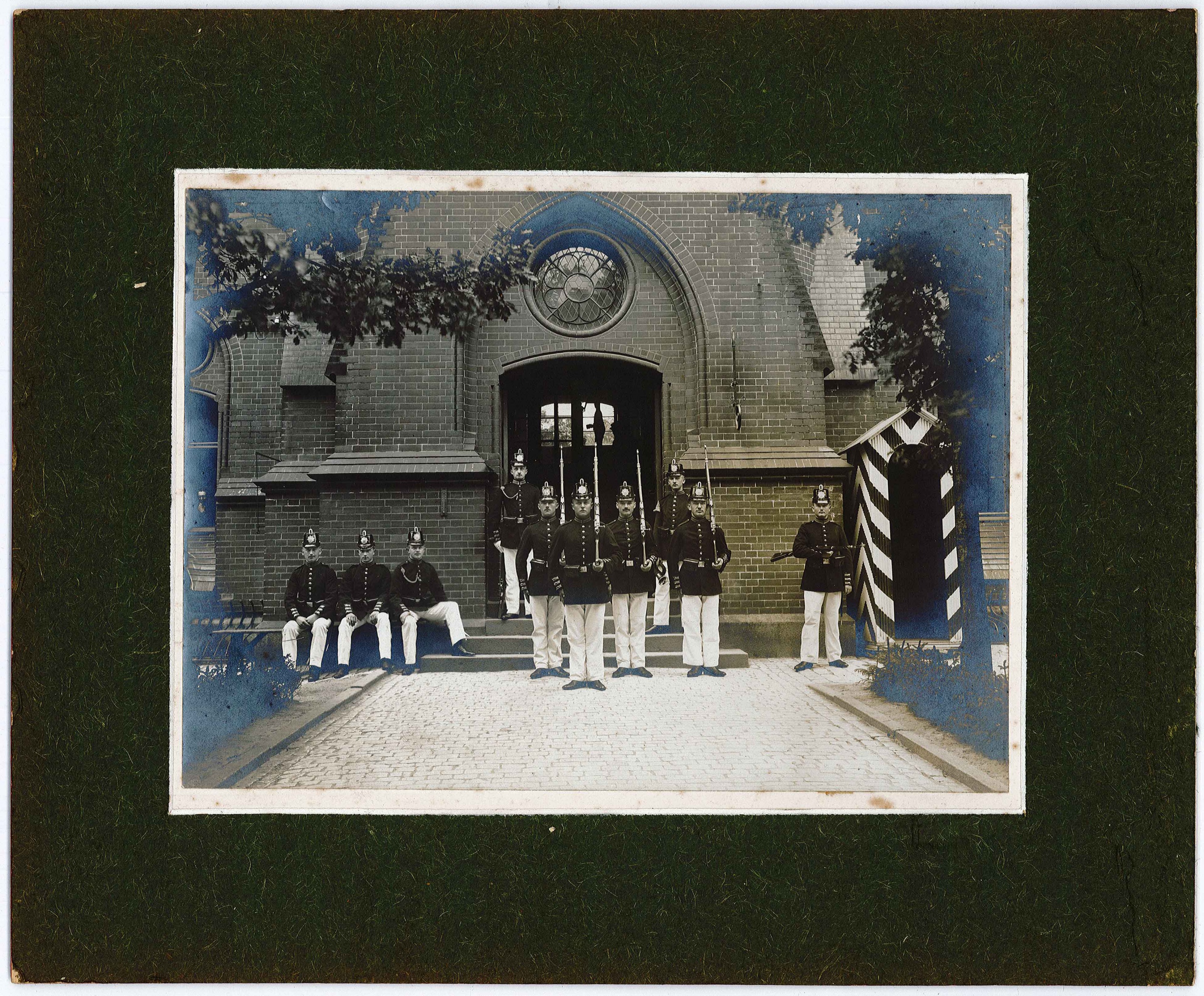Fotografie, Soldaten, beidseitig, in Uniform (Museum Wolmirstedt RR-F)