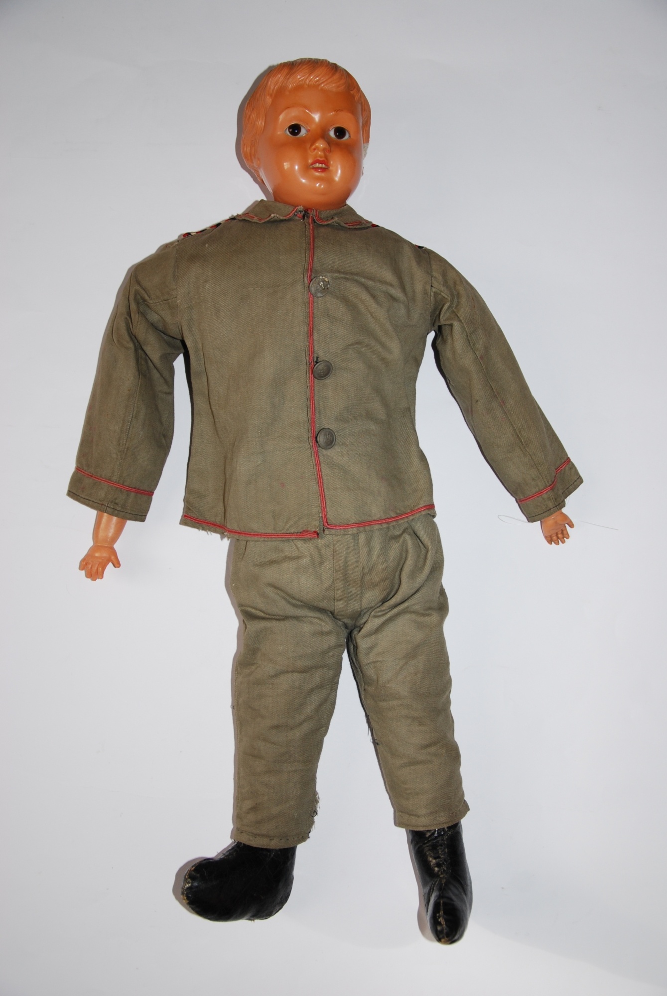 Puppe in Uniform (Museum Schloss Moritzburg Zeitz CC BY-NC-SA)
