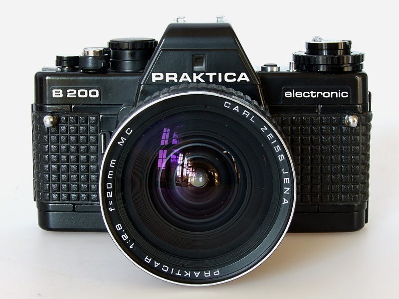 Kleinbildkamera "PRAKTICA B200 electronic" (Industrie- und Filmmuseum Wolfen CC BY-NC-SA)